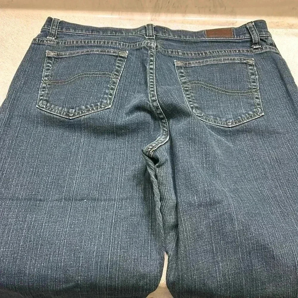 Lee Dark Wash Relaxed Straight Leg Women Jeans Size 14P - Picture 6 of 8